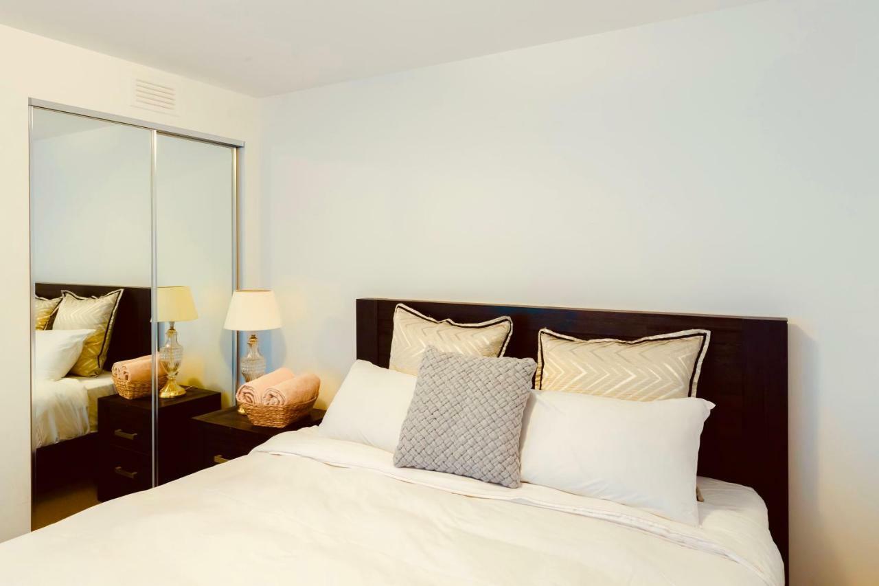 Luxury Apartments With View เมลเบิร์น ภายนอก รูปภาพ