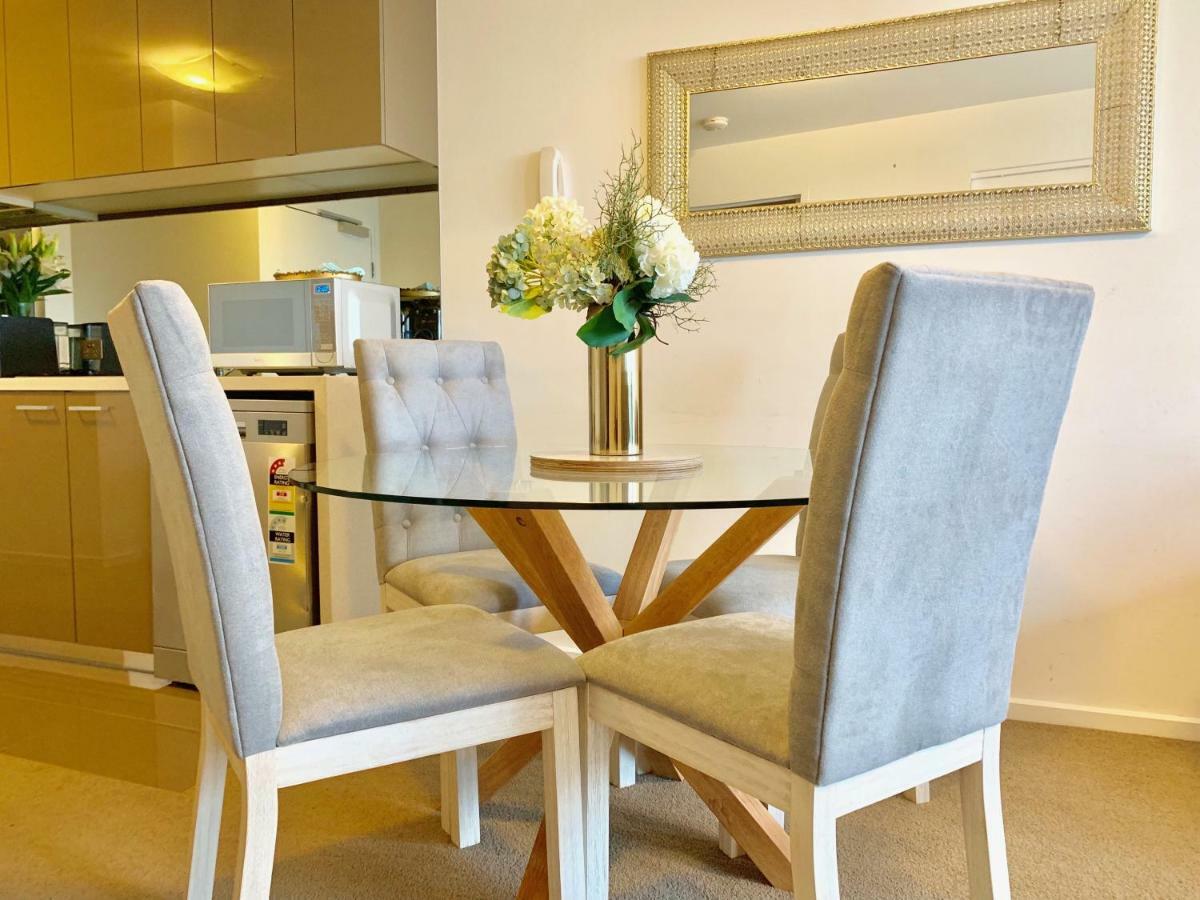 Luxury Apartments With View เมลเบิร์น ภายนอก รูปภาพ